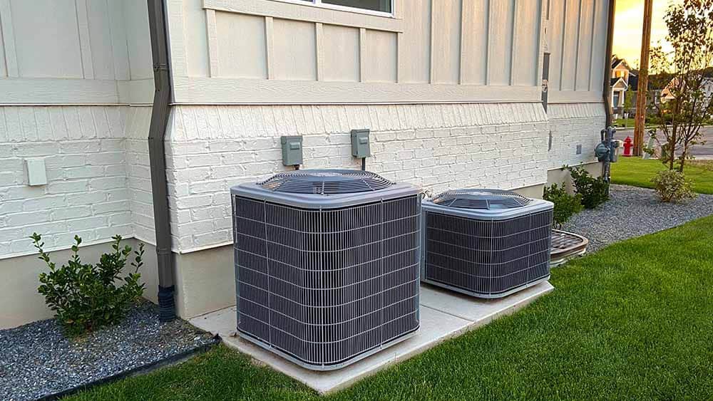 How to Hide an Air Conditioner Unit Outside: Maintaining Home Aesthetics