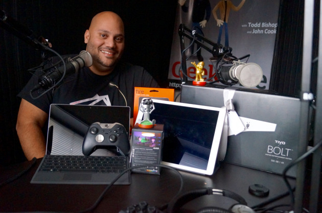 Andru Edwards of Gear Live with some of his holiday gift picks.