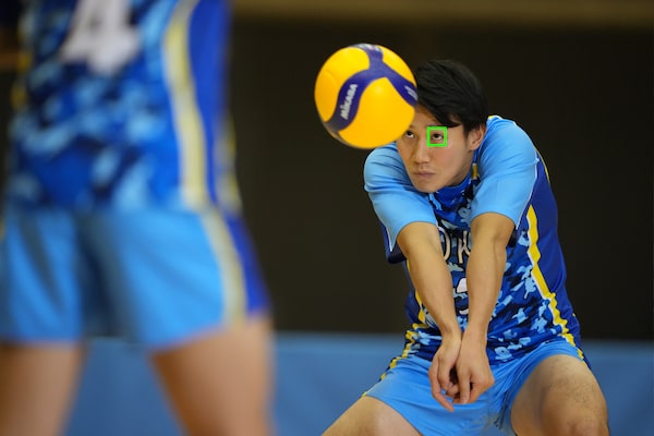 A volleyball player with an AF frame on his eye