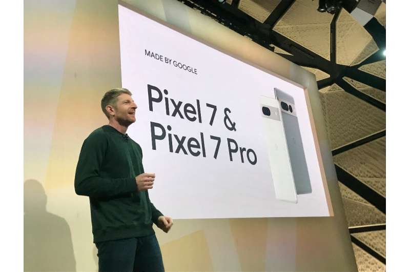 Brian Rakowski of Google presents the new Pixel 7