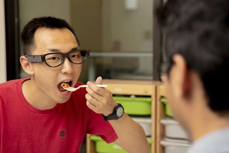 FitByte uses sensors on eyeglasses to automatically monitor diet